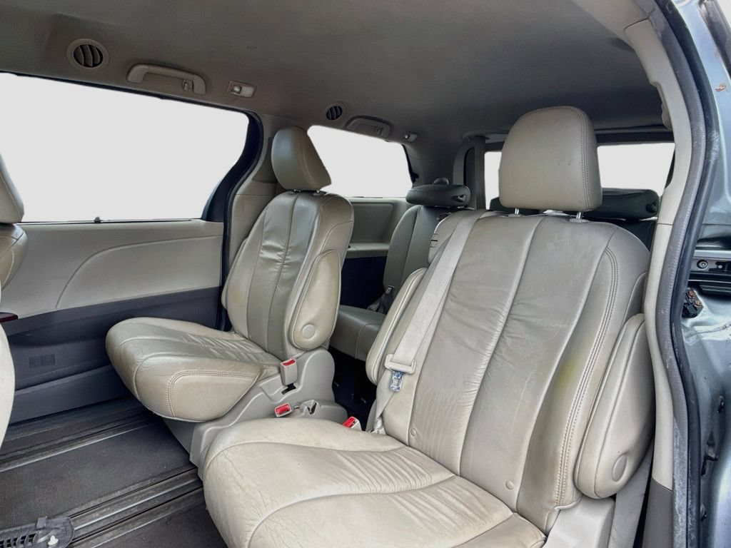 Used 2011 Toyota Sienna XLE FWD image 26