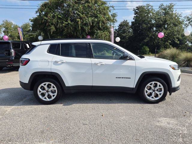 Used 2025 Jeep Compass Latitude AWD/4WD image 2