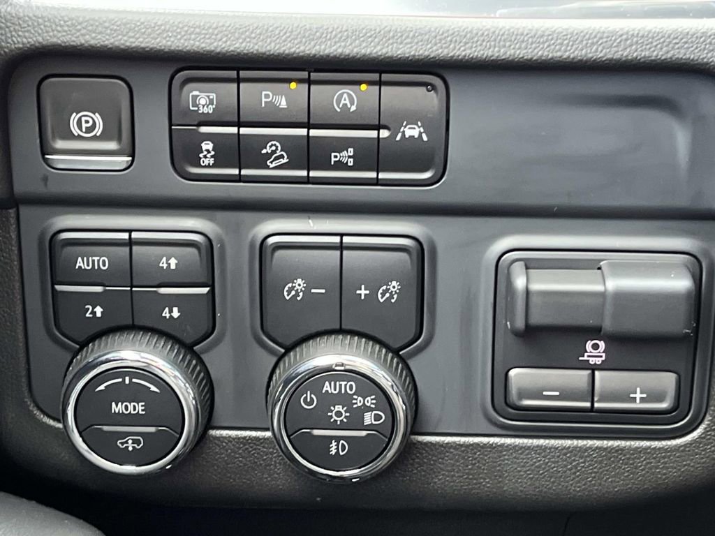 Certified 2025 Chevrolet Tahoe High Country image 25