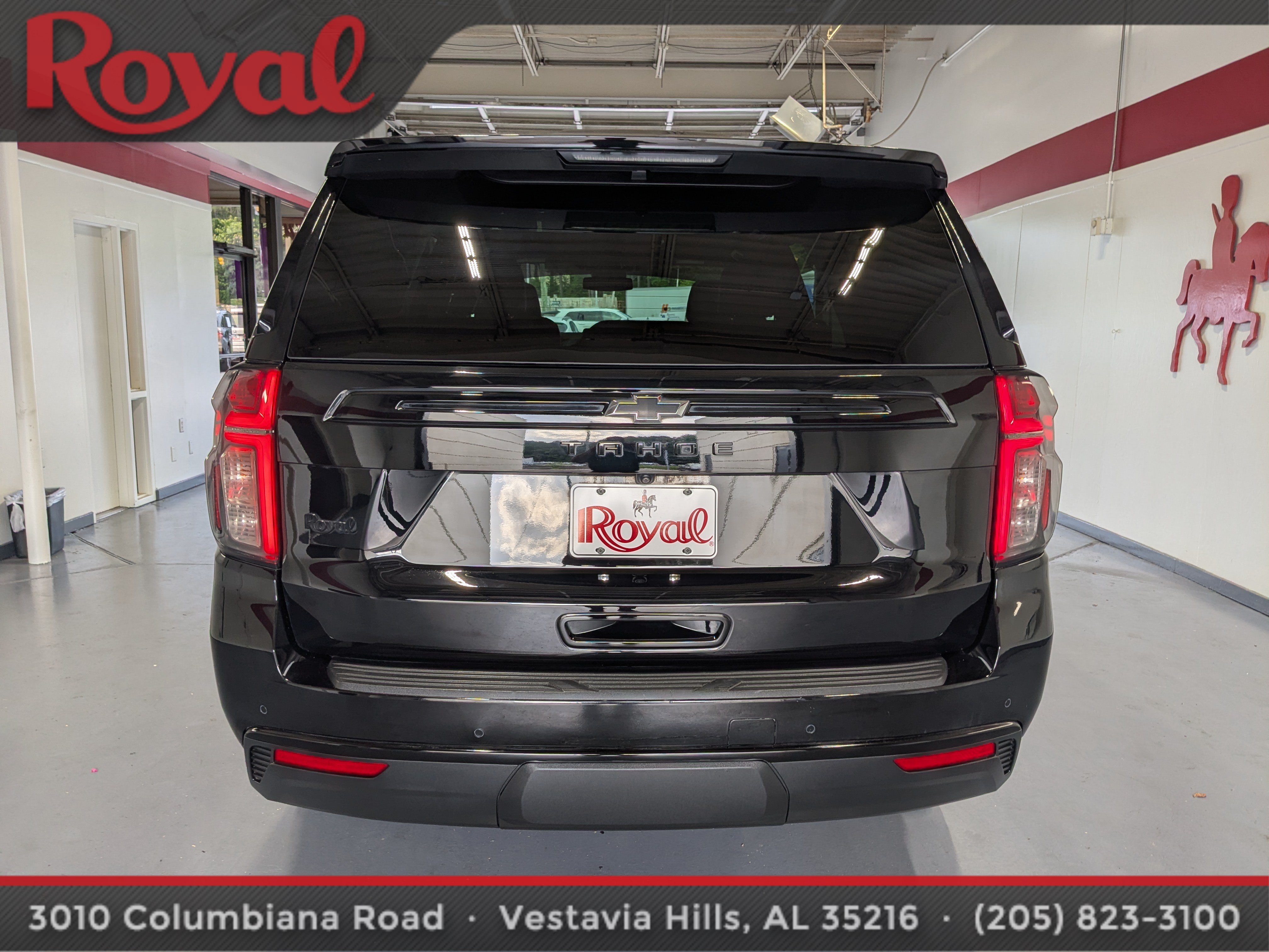 Used 2023 Chevrolet Tahoe Z71 w/ Luxury Package AWD/4WD image 3