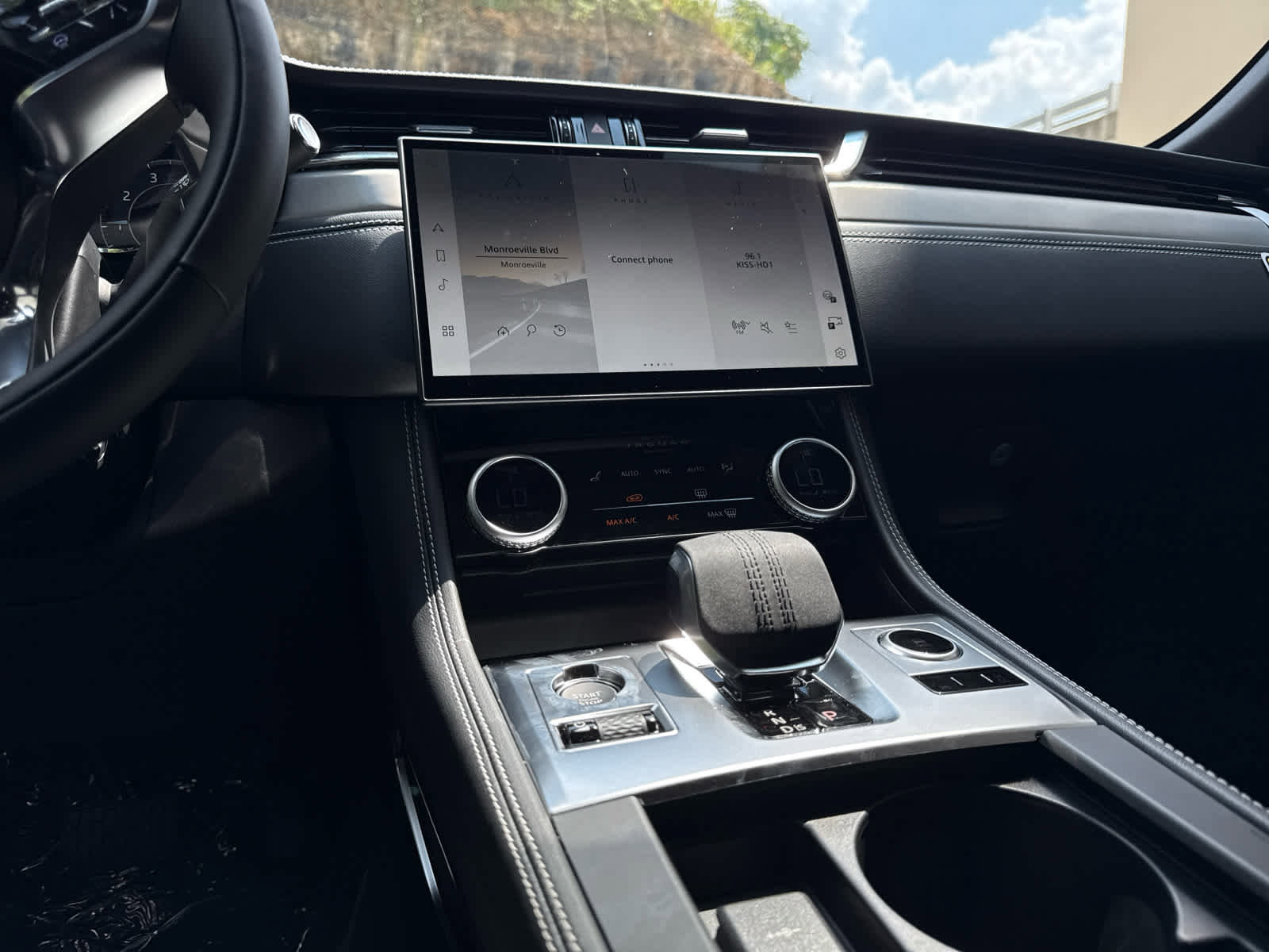 New 2026 Jaguar F-PACE R-Dynamic S image 9