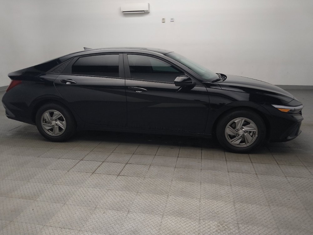 Used 2025 Hyundai Elantra SE w/ Cargo Package FWD image 11