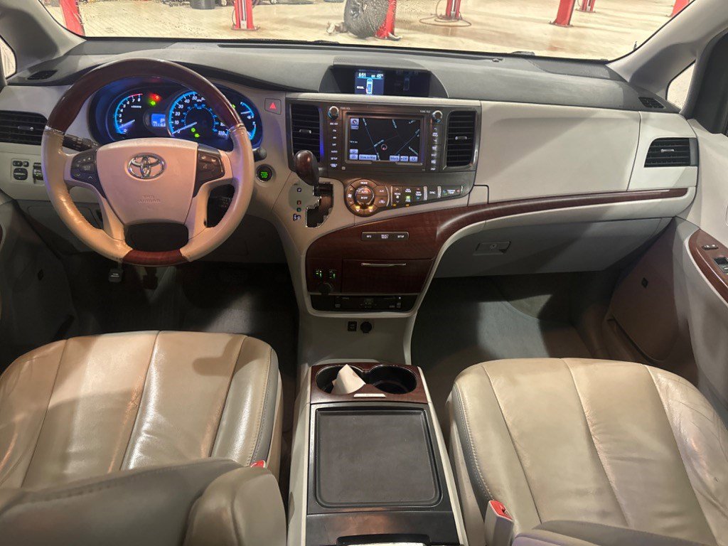 Used 2013 Toyota Sienna Limited w/ Premium Pkg AWD/4WD image 44