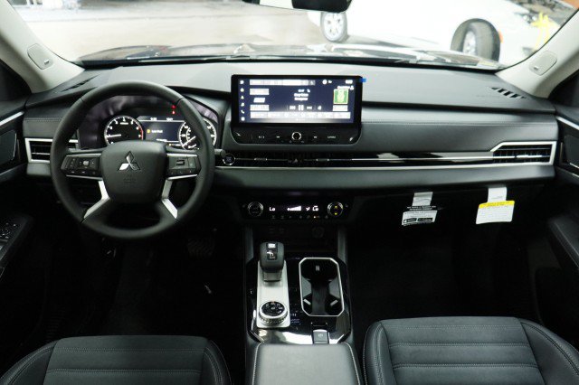 New 2026 Mitsubishi Outlander SE FWD image 19