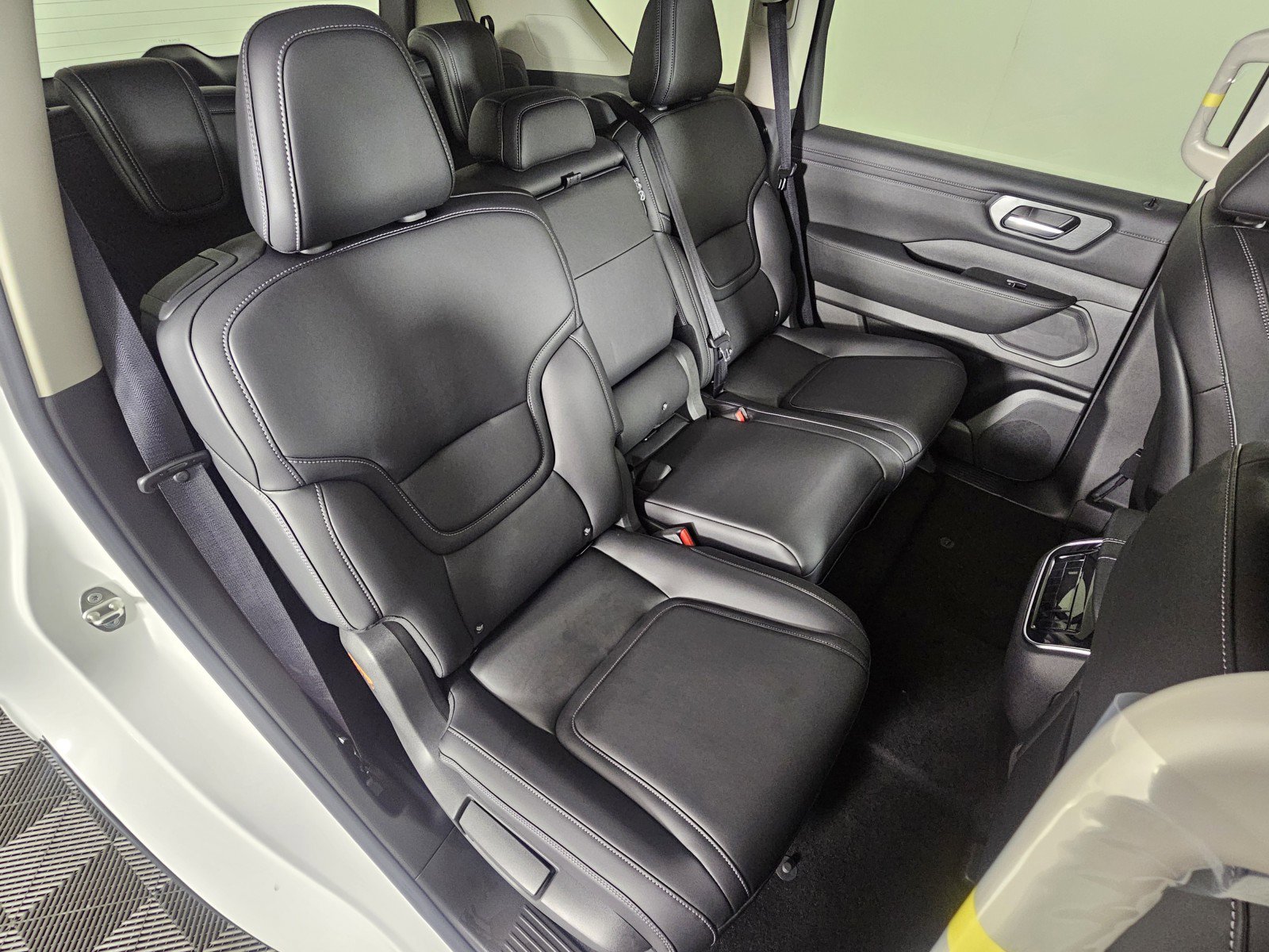 New 2026 Nissan Armada SV image 16