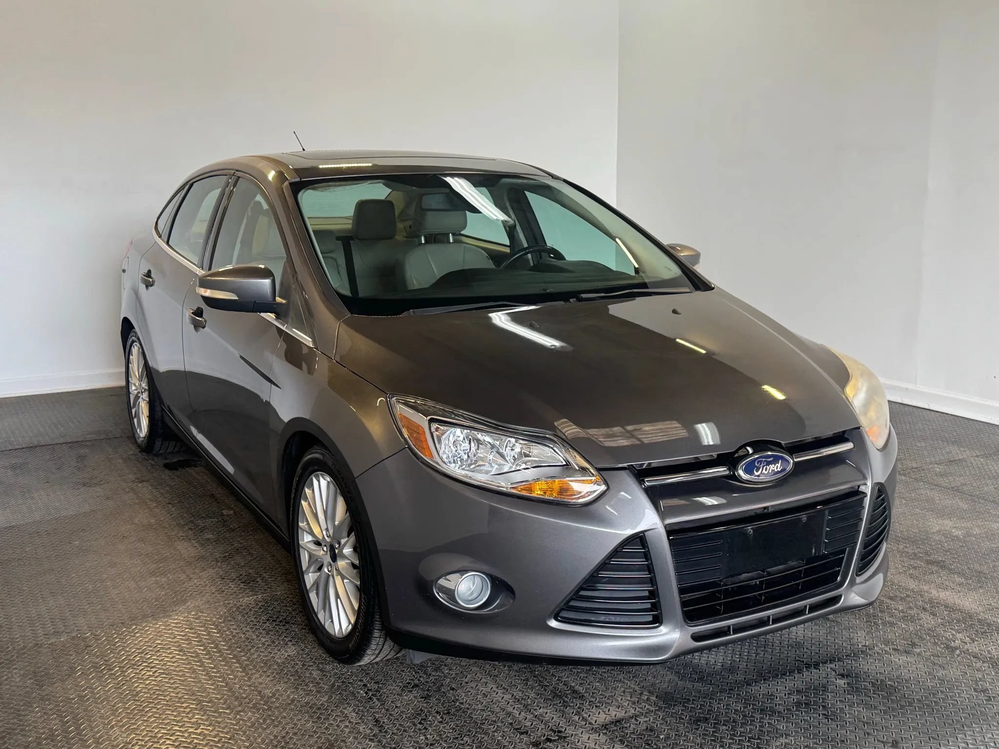 Used 2012 Ford Focus SEL FWD image 3