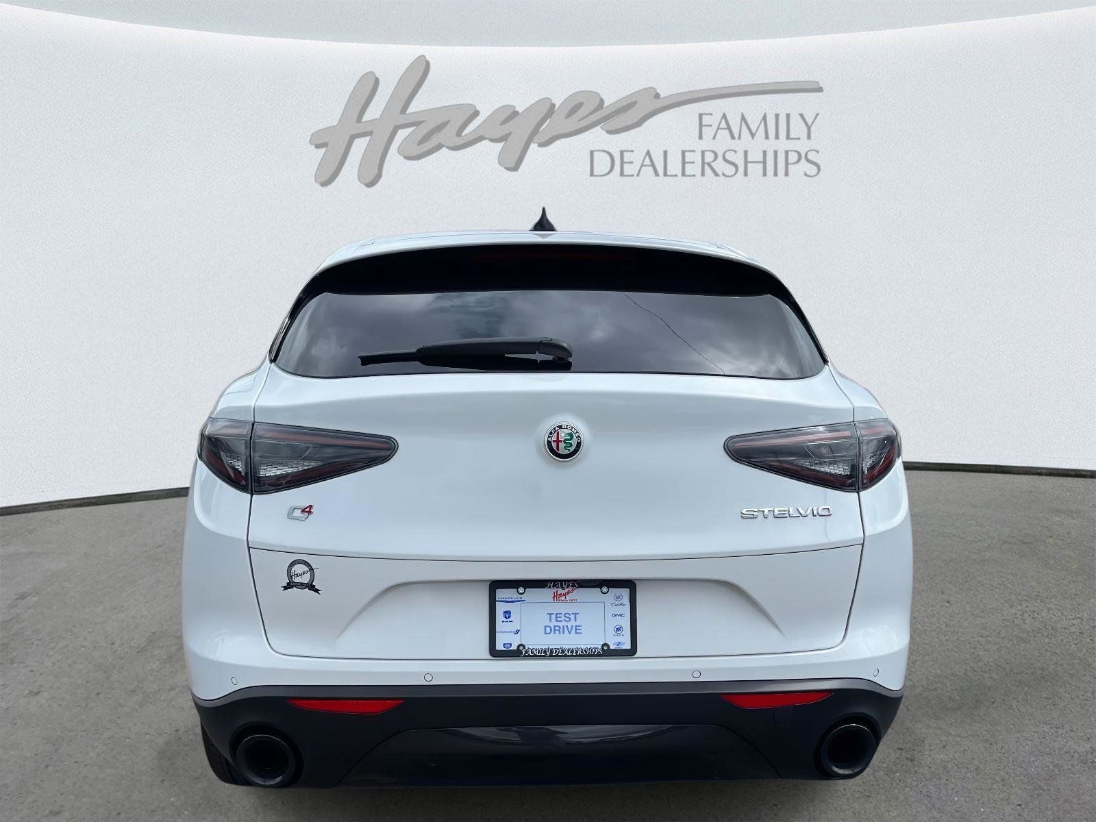 Used 2024 Alfa Romeo Stelvio Sprint image 43