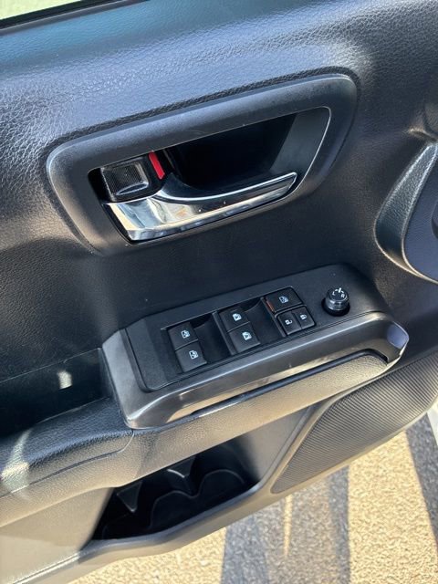 Used 2019 Toyota Tacoma TRD Off-Road image 12