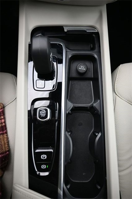 Used 2024 Volvo V60 B5 Cross Country Plus image 11