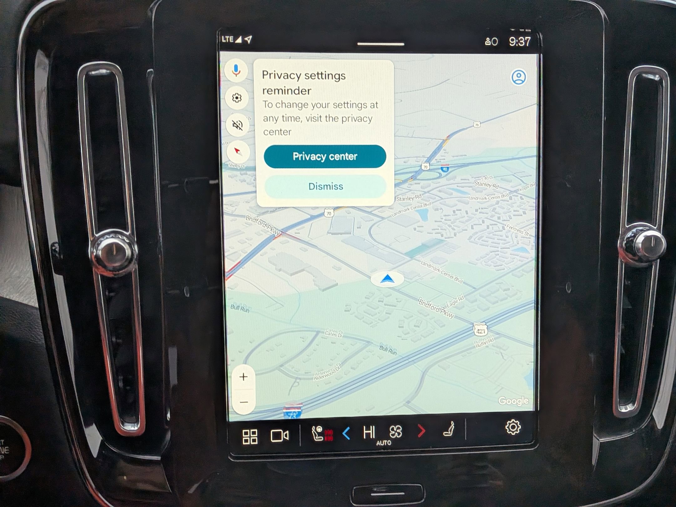 Used 2025 Volvo XC40 B5 Core image 28