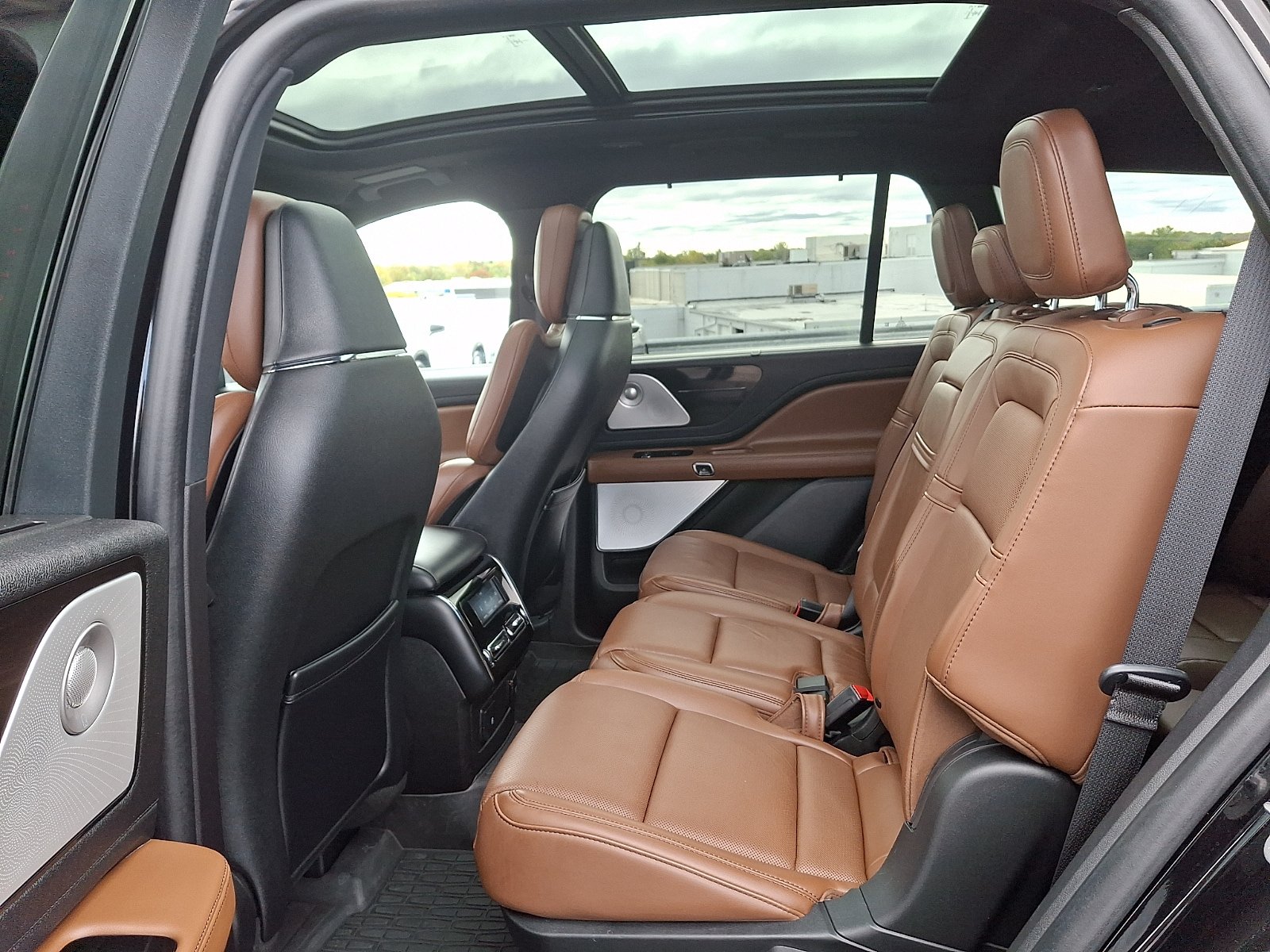 Used 2023 Lincoln Aviator Reserve w/ Equipment Group 201A AWD/4WD image 11