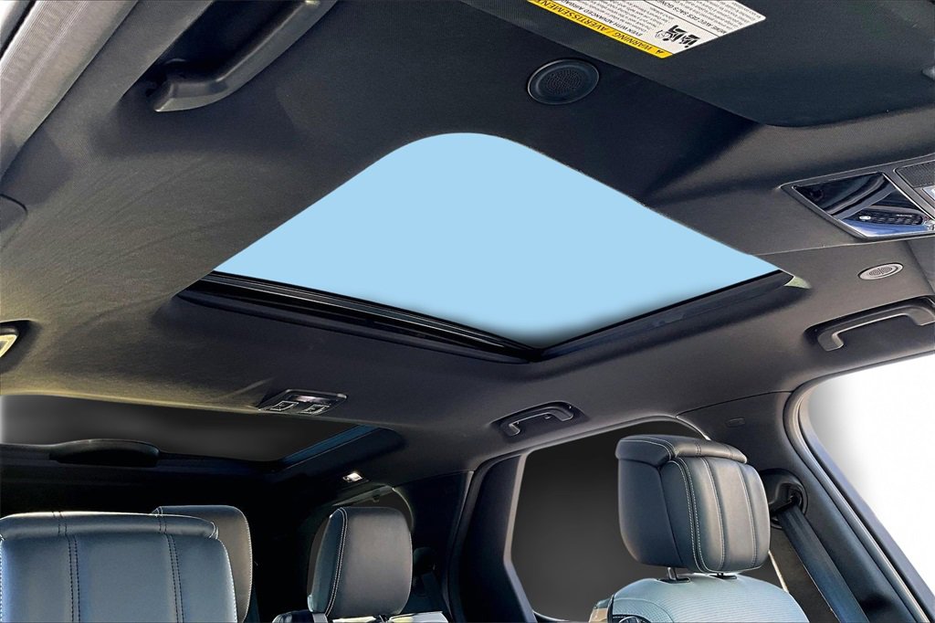 Used 2024 Land Rover Discovery Dynamic SE image 26