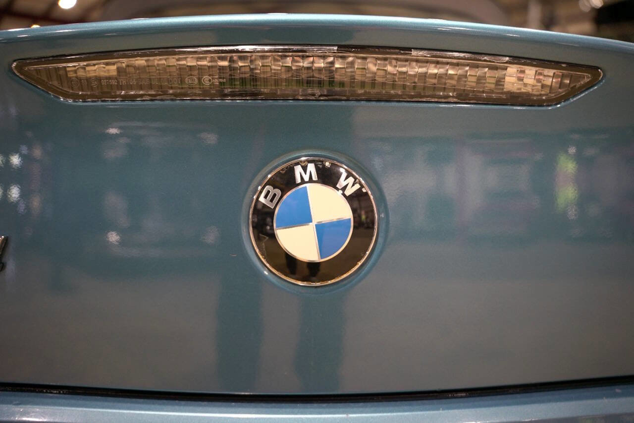 Used 2005 BMW Z4 2.5i image 36