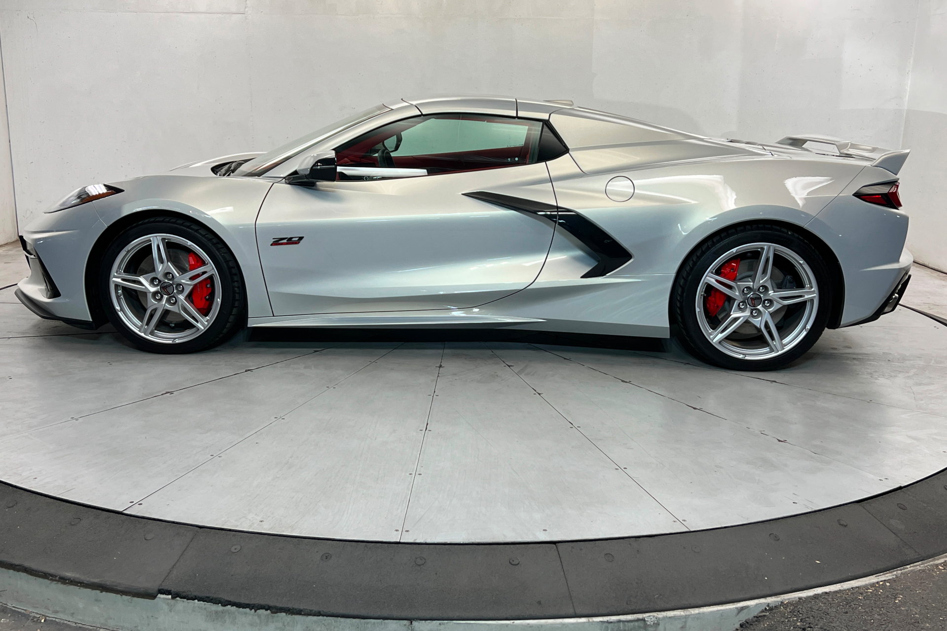 Used 2023 Chevrolet Corvette Stingray Premium Conv w/ Z51 Performance Package RWD image 2
