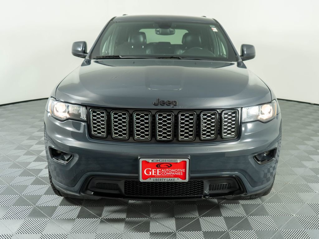 Used 2018 Jeep Grand Cherokee Altitude image 2