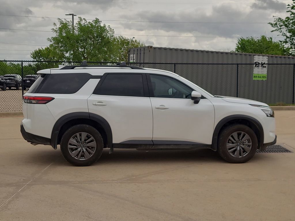 Certified 2025 Nissan Pathfinder SV image 4