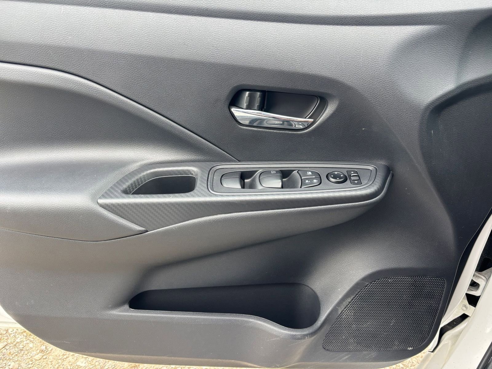 Used 2025 Nissan Versa SV FWD image 18