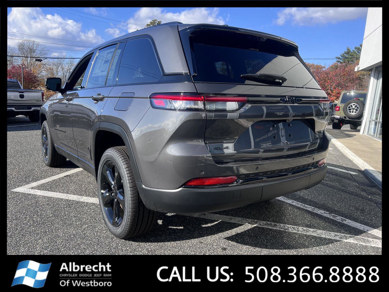 New 2025 Jeep Grand Cherokee Limited w/ Luxury Tech Group II image 3