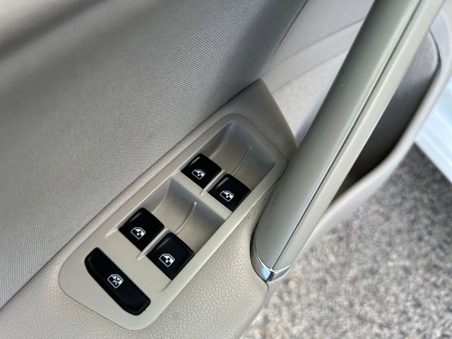 Used 2017 Volkswagen Golf S image 11