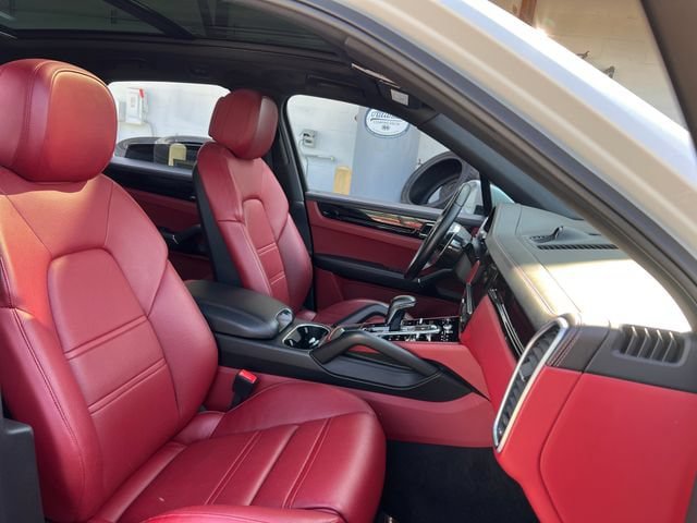 Used 2022 Porsche Cayenne AWD/4WD image 33