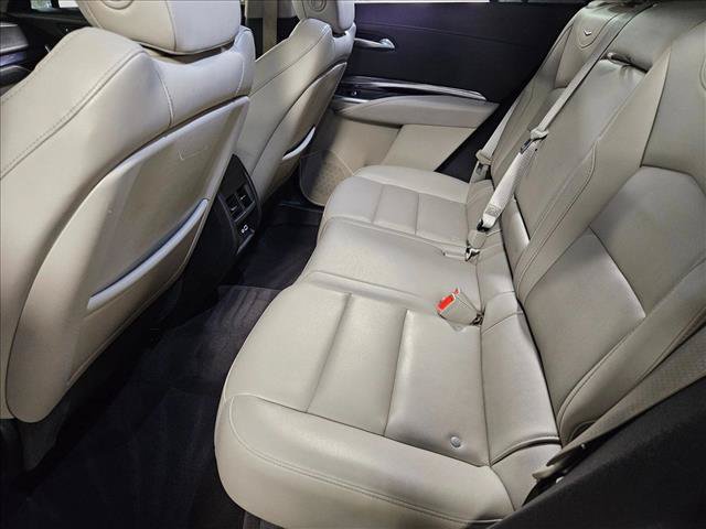 Used 2023 Cadillac XT4 Luxury w/ Cold Weather Package FWD image 17