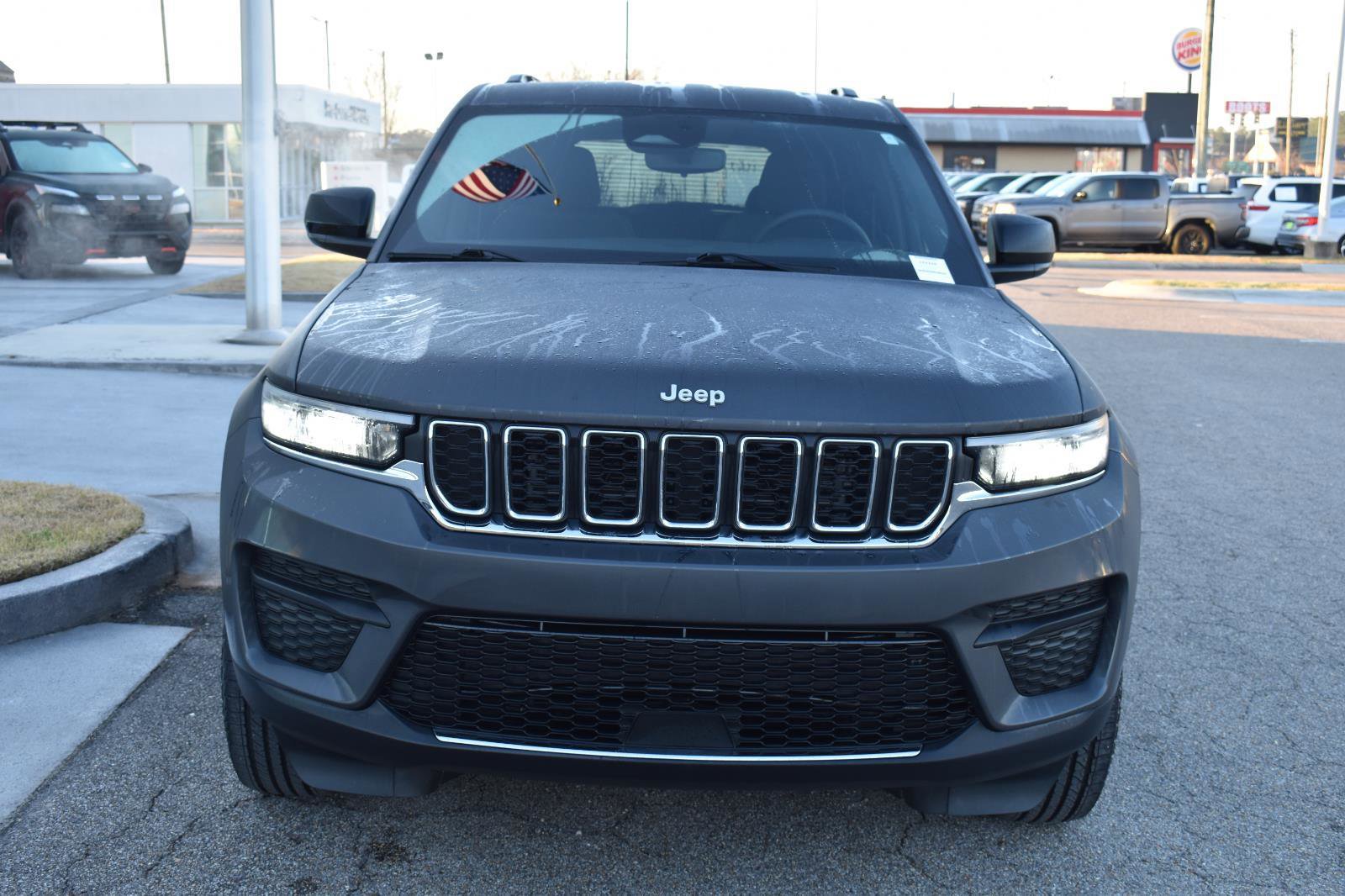 Used 2024 Jeep Grand Cherokee Laredo w/ Trailer Tow Package image 16