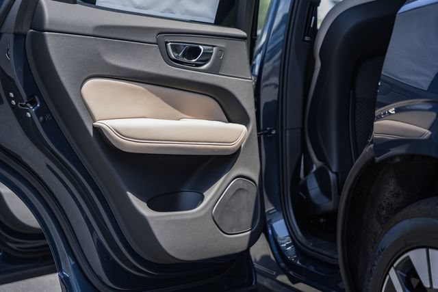 New 2027 Volvo XC60 B5 Plus AWD/4WD image 38