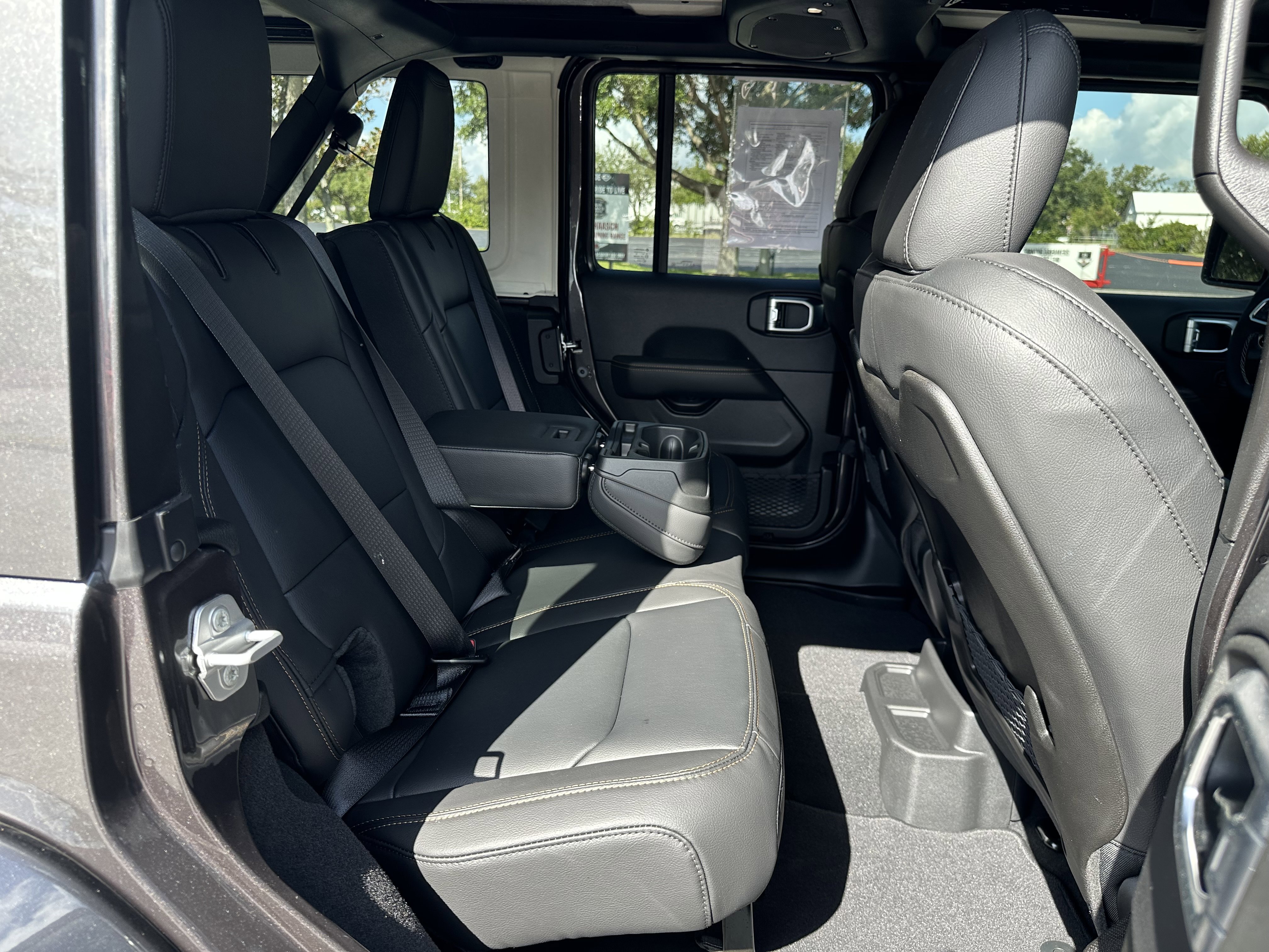 Used 2025 Jeep Wrangler Sahara w/ Safety Group image 34