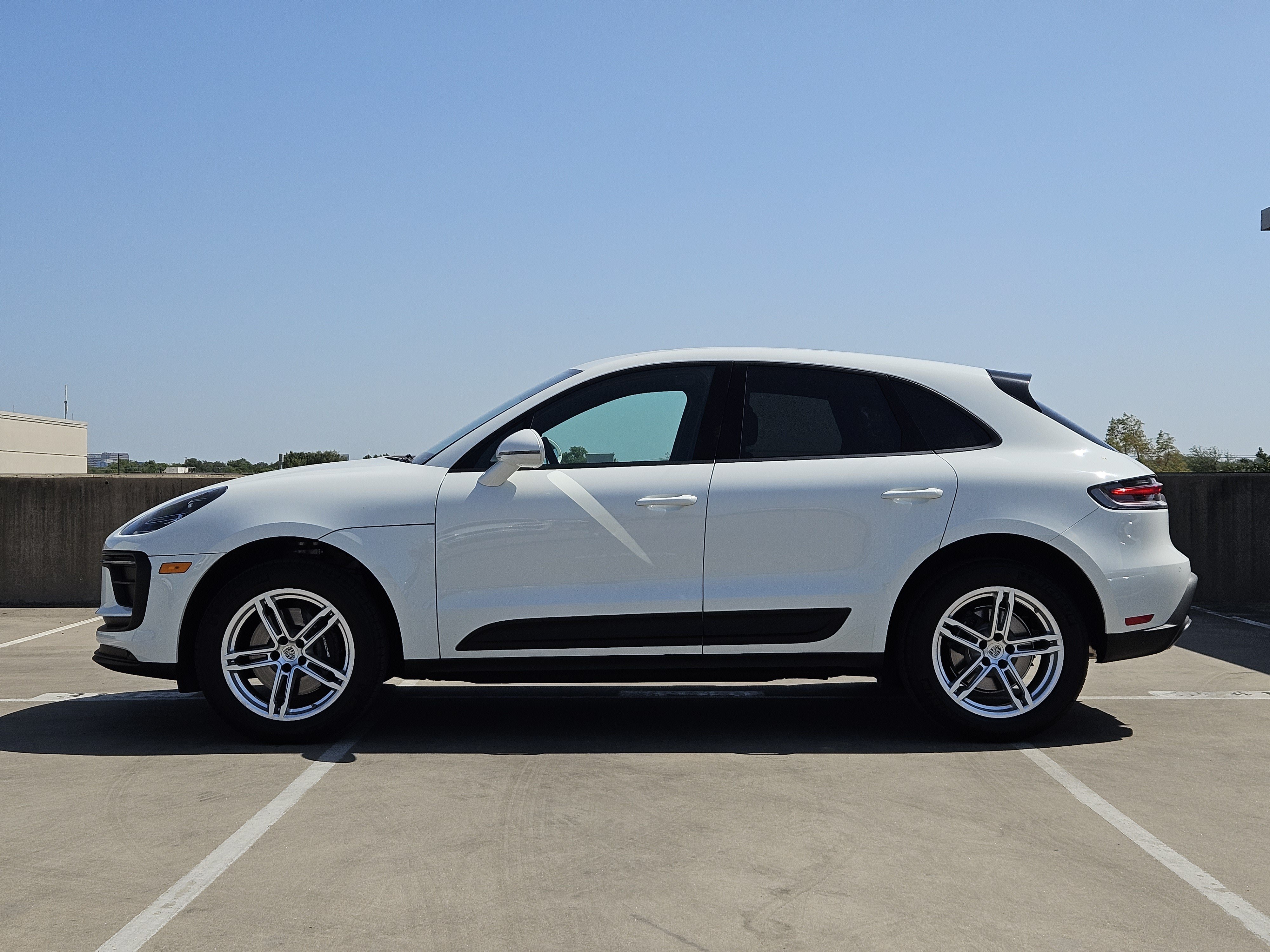 Certified 2026 Porsche Macan AWD/4WD image 2
