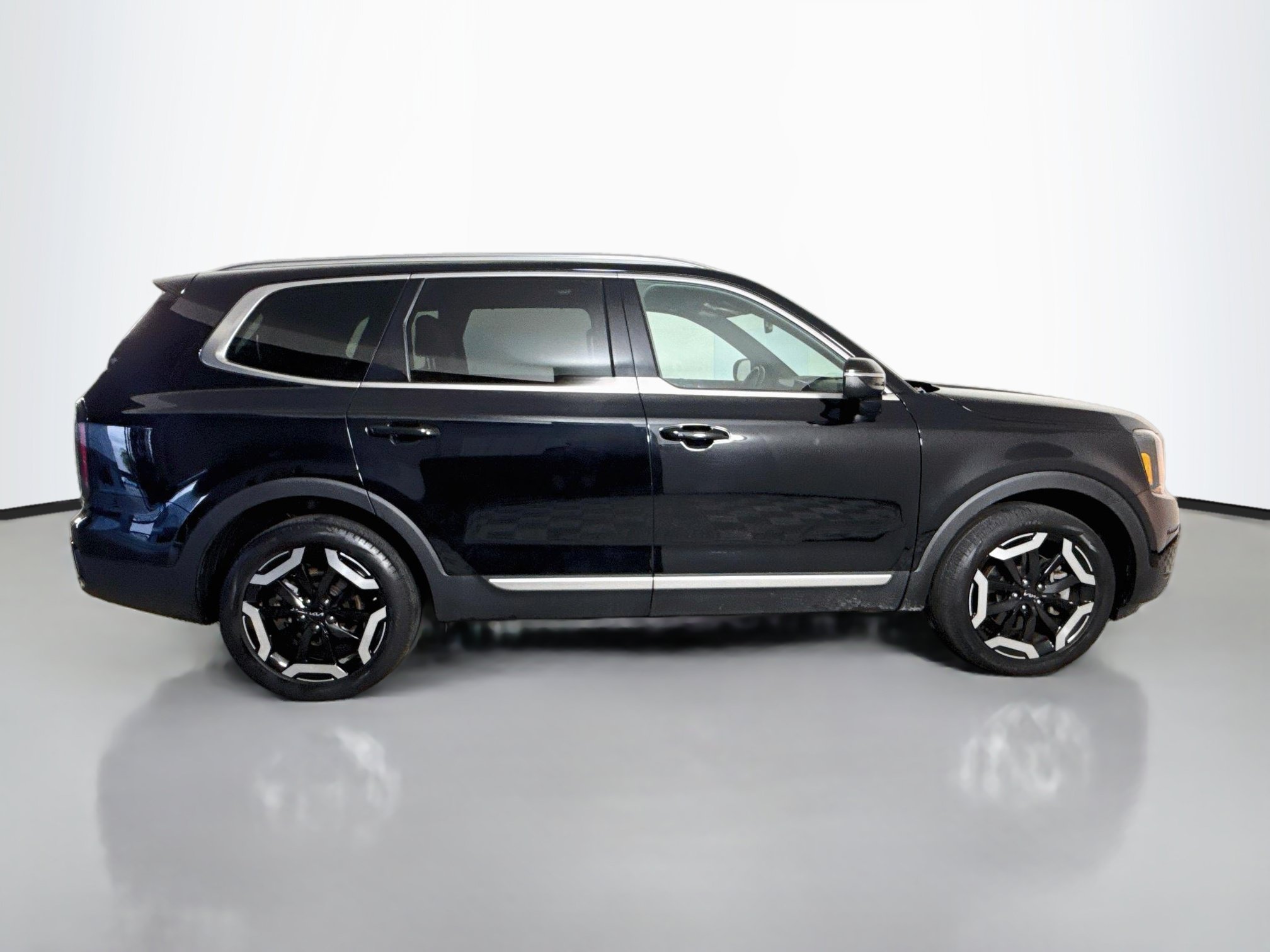 Used 2024 Kia Telluride EX w/ EX Captain's Chair Package FWD image 11