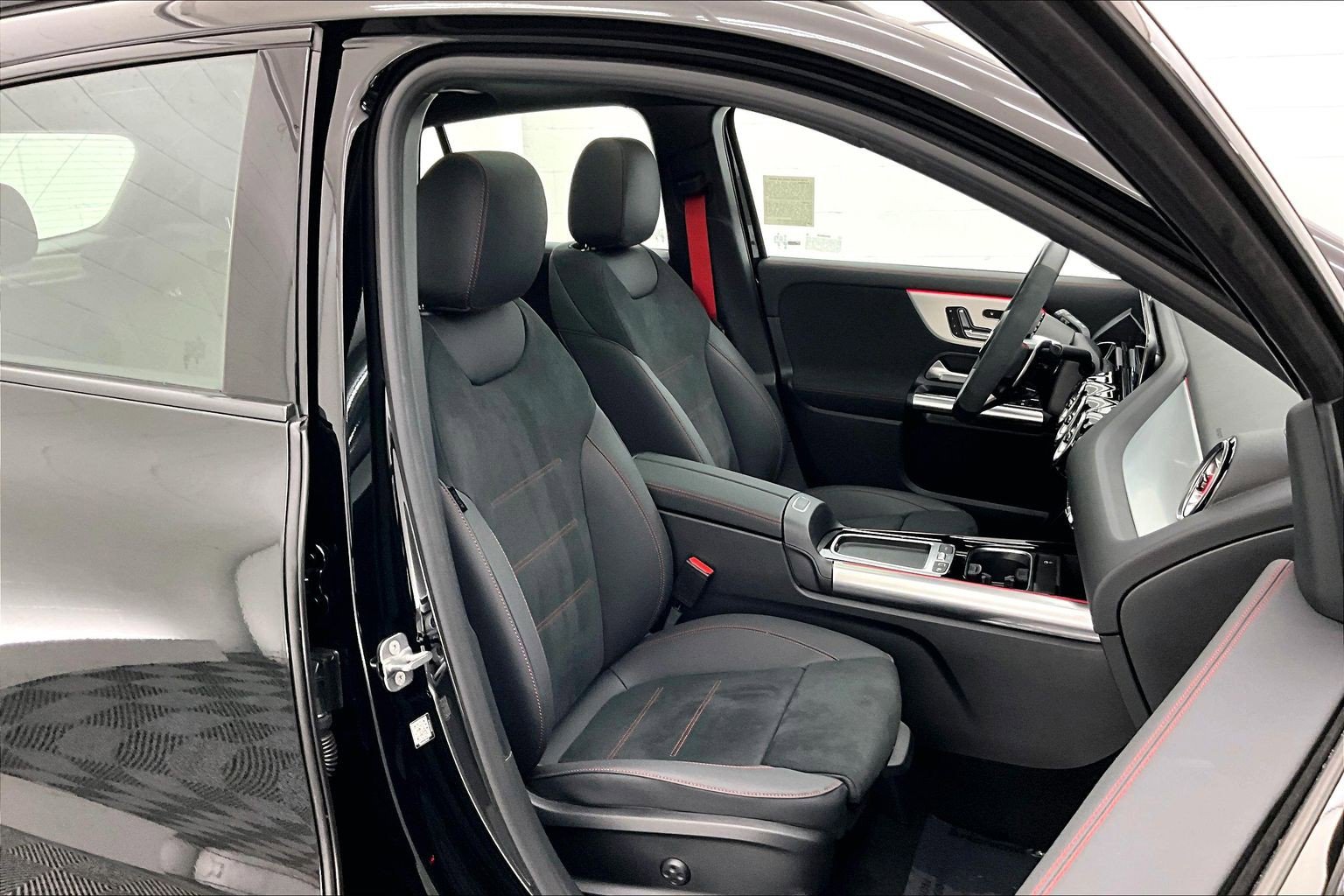 Used 2026 Mercedes-Benz GLA 35 AMG 4MATIC image 6