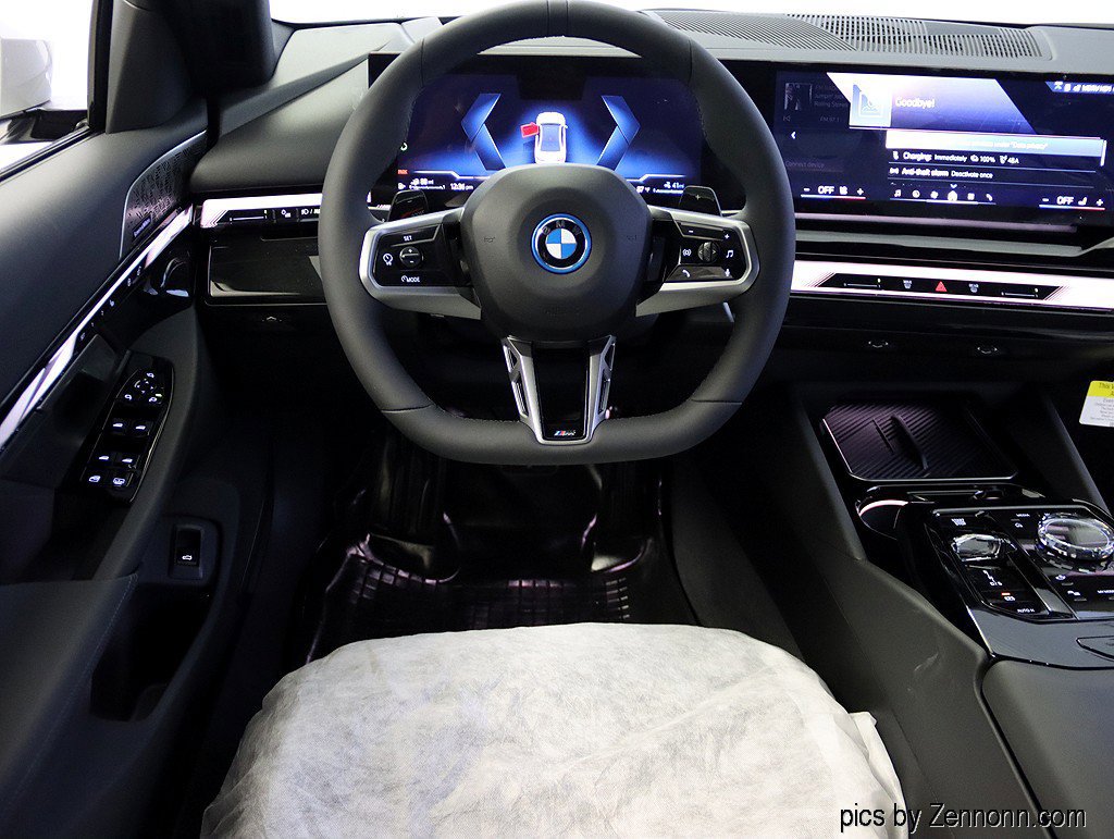 Used 2026 BMW 550e xDrive w/ Executive Package AWD/4WD image 7