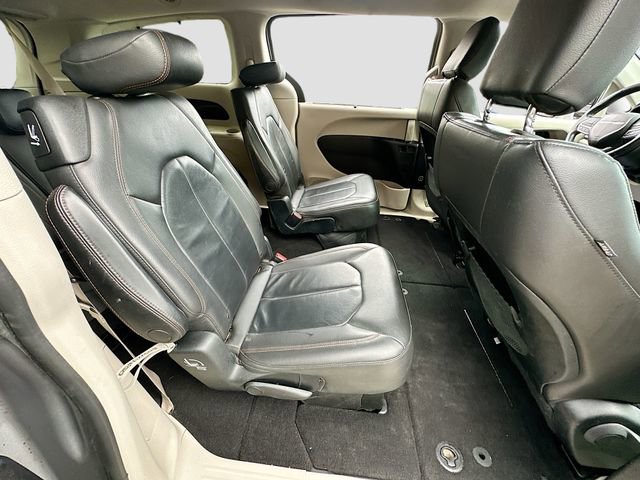 Used 2017 Chrysler Pacifica Touring-L image 29