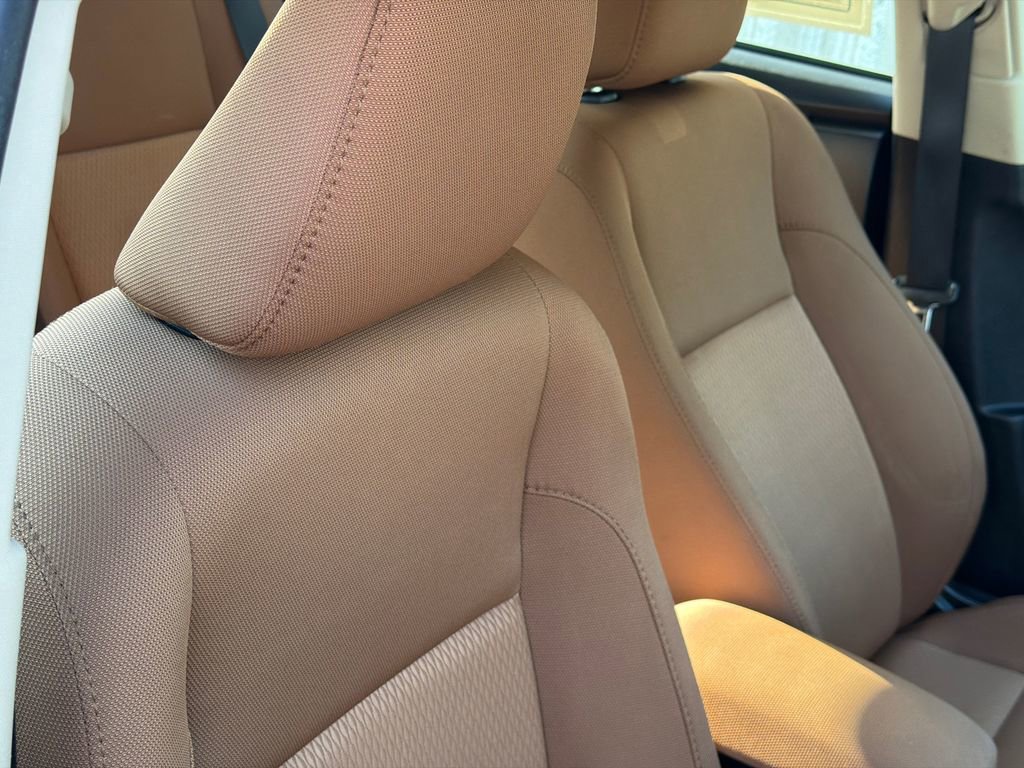 Used 2015 Toyota Corolla LE FWD image 9