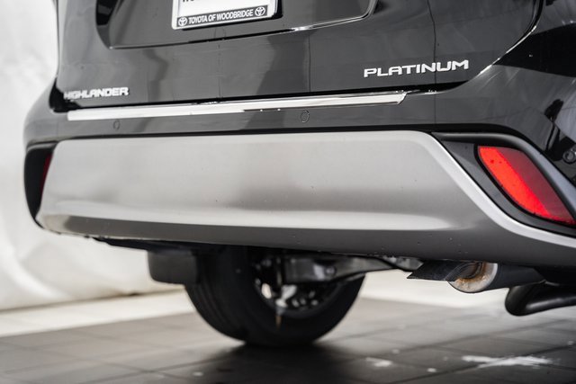 New 2025 Toyota Highlander Platinum image 8