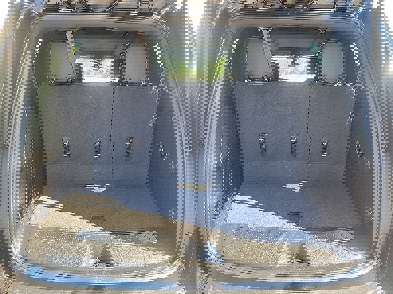 Used 2021 Chevrolet Tahoe Premier w/ Premium Package image 8