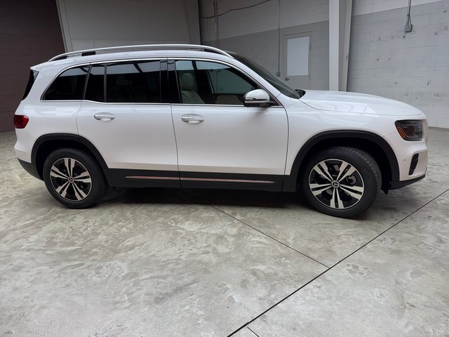 Used 2025 Mercedes-Benz GLB 250 4MATIC image 6