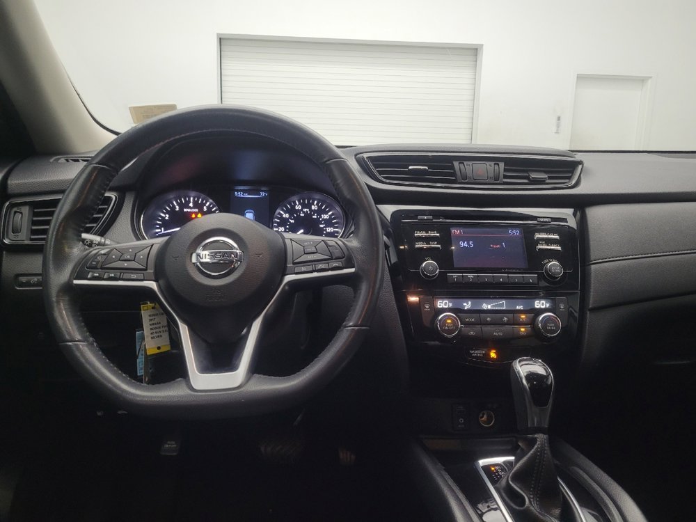Used 2017 Nissan Rogue SV image 22