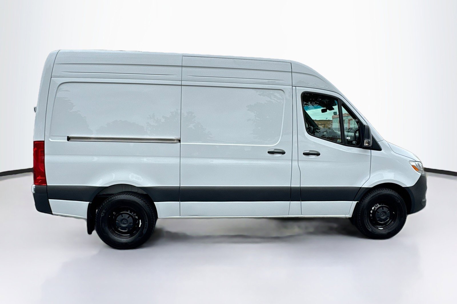 Used 2025 Mercedes-Benz Sprinter 2500 image 4