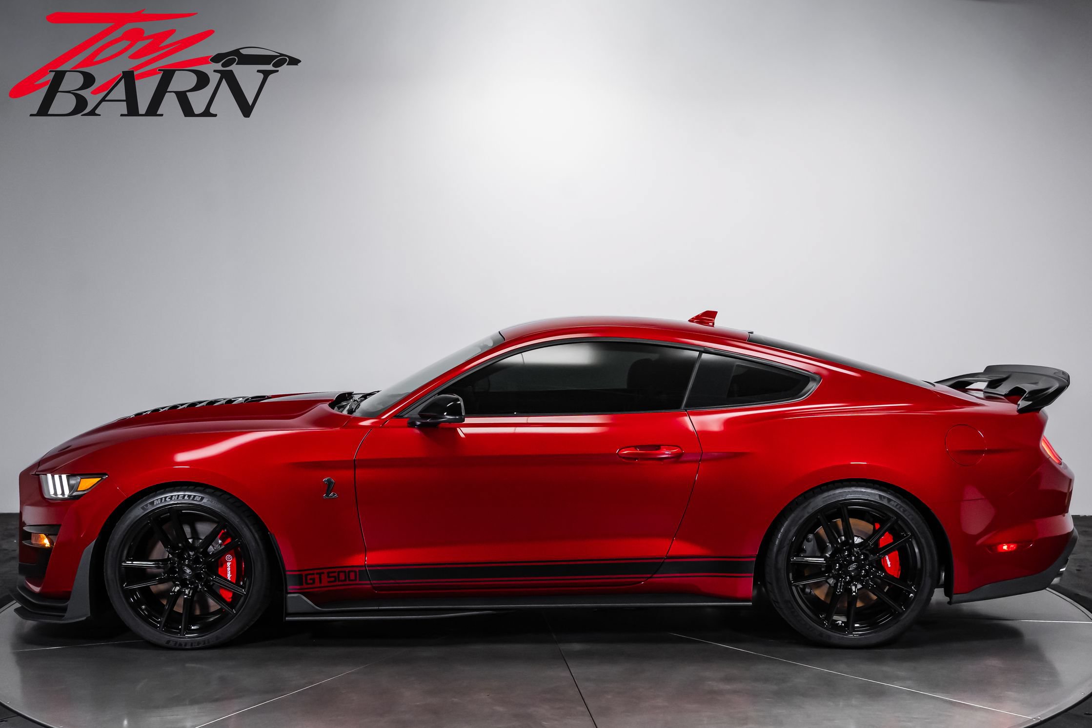 Used 2021 Ford Mustang Shelby GT500 w/ Technology Package RWD image 2