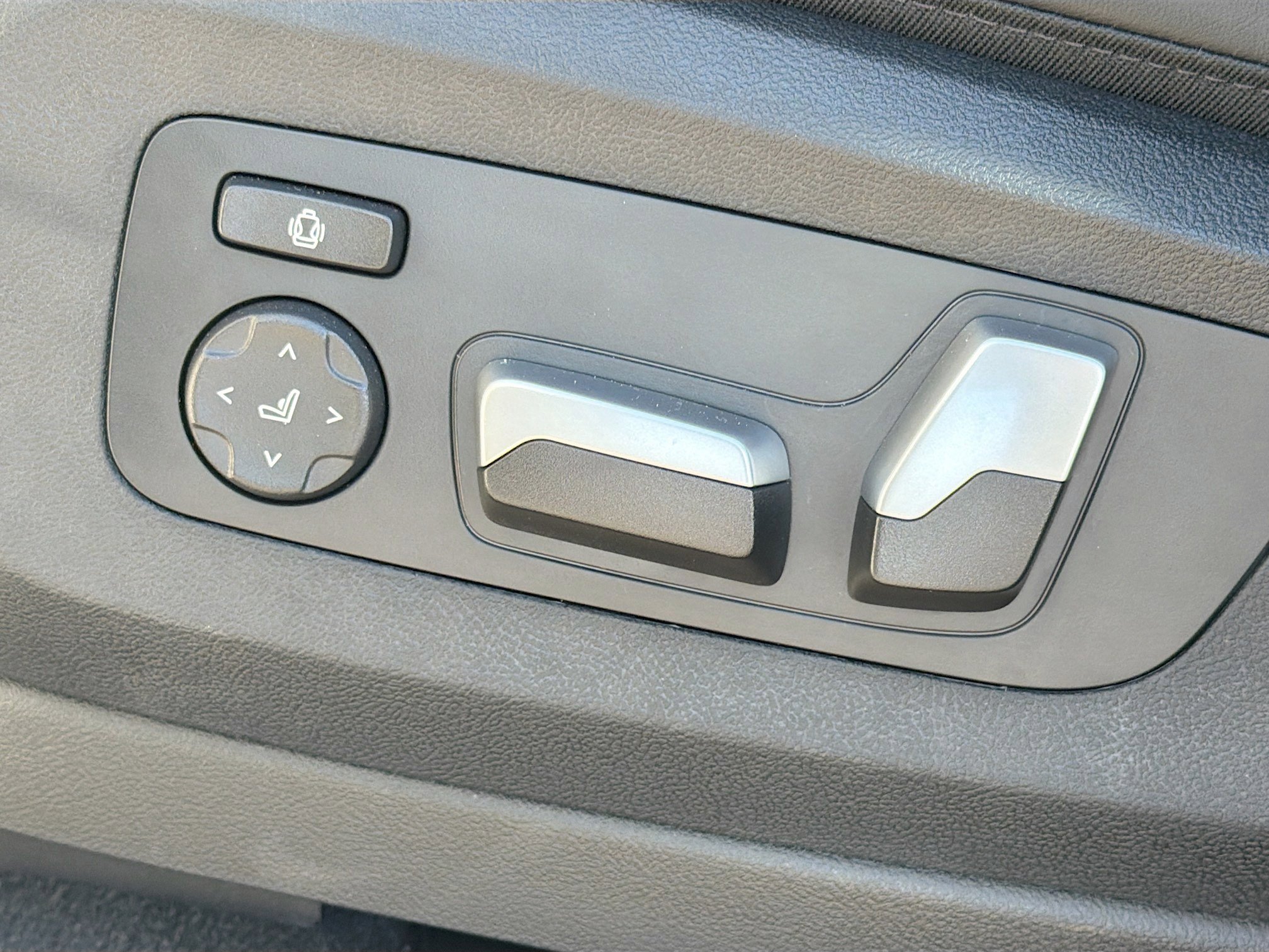 Used 2024 BMW X5 sDrive40i w/ M Sport Package image 24