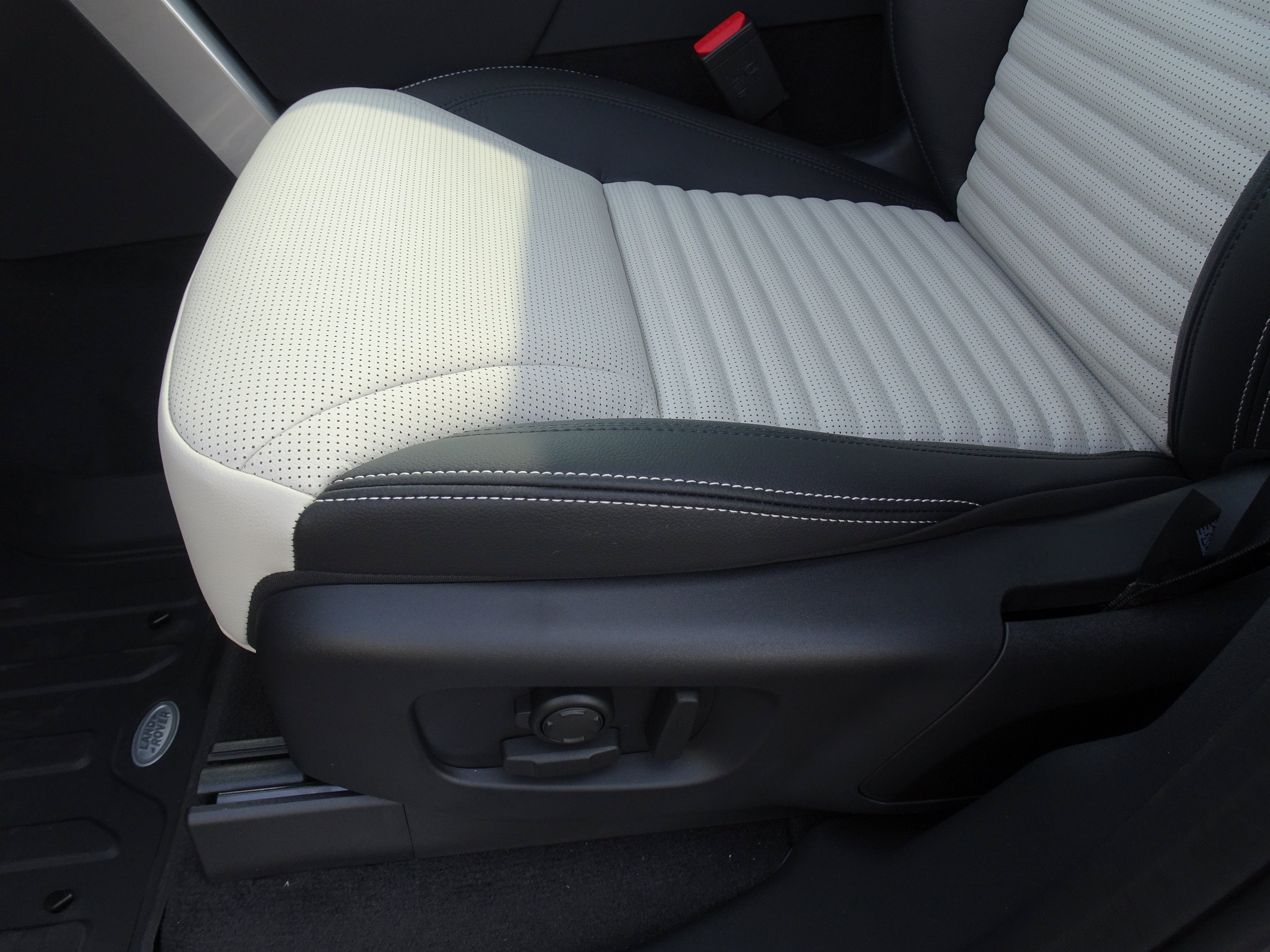 New 2026 Land Rover Discovery S AWD/4WD image 16