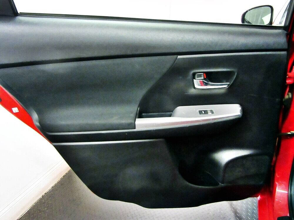 Used 2017 Toyota Prius V Two image 9