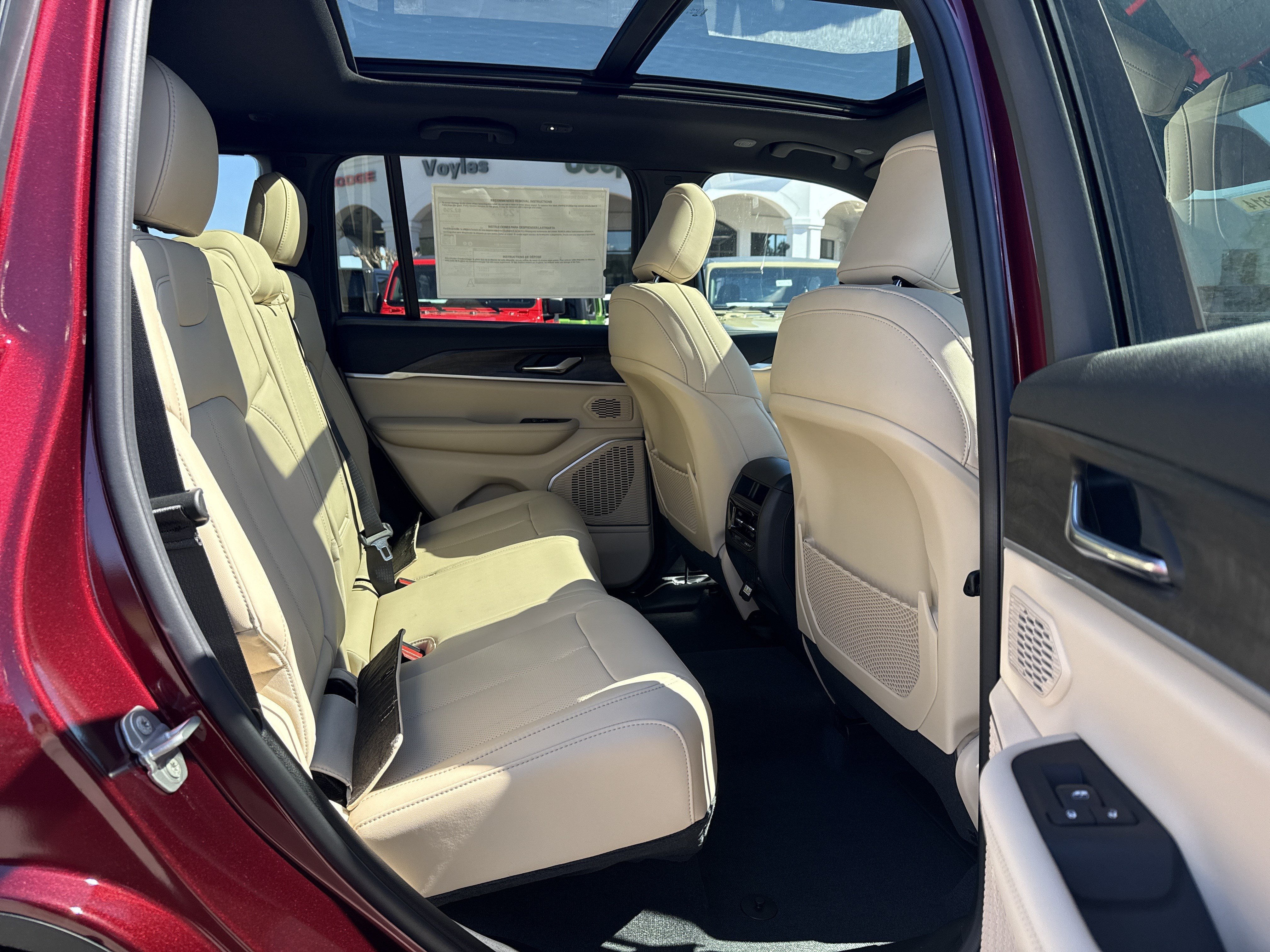 New 2026 Jeep Grand Cherokee Limited w/ Luxury Tech Group II AWD/4WD image 17