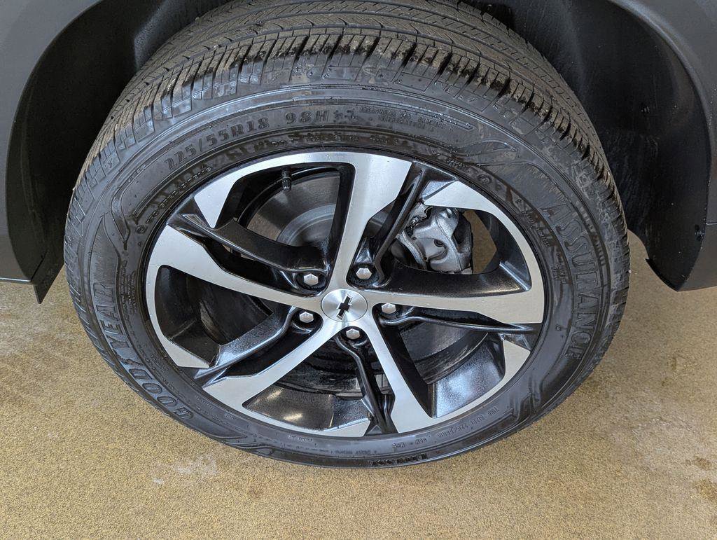 Used 2024 Chevrolet Trax RS w/ Driver Confidence Package FWD image 39