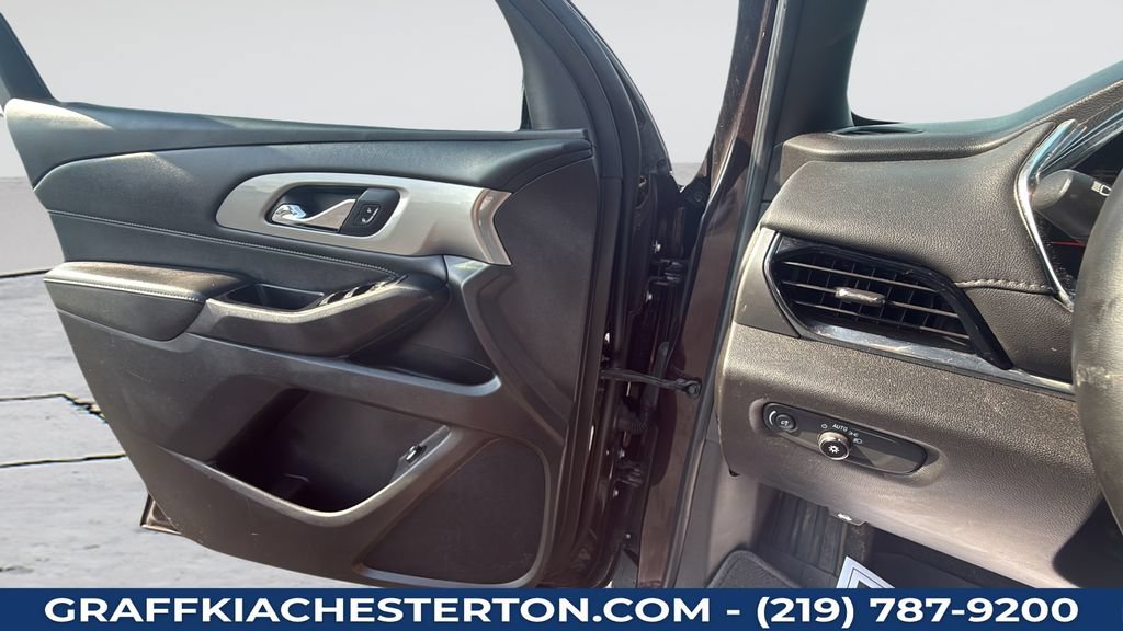 Used 2023 Chevrolet Traverse LT FWD image 26