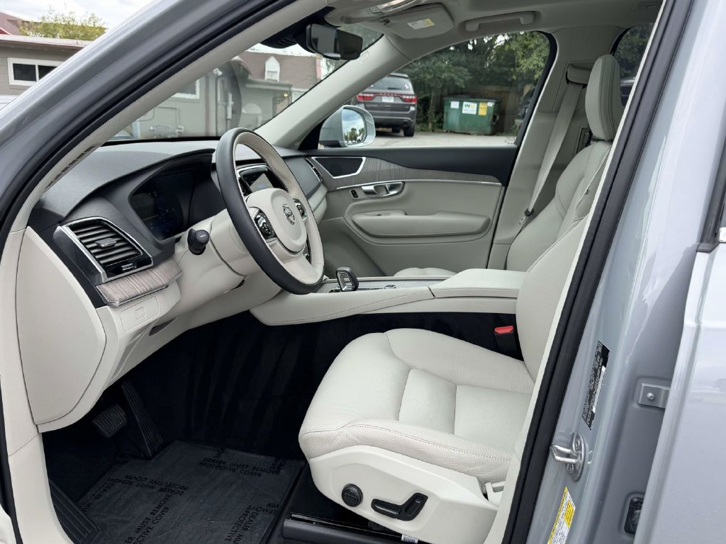 Used 2024 Volvo XC90 B6 Plus AWD/4WD image 16