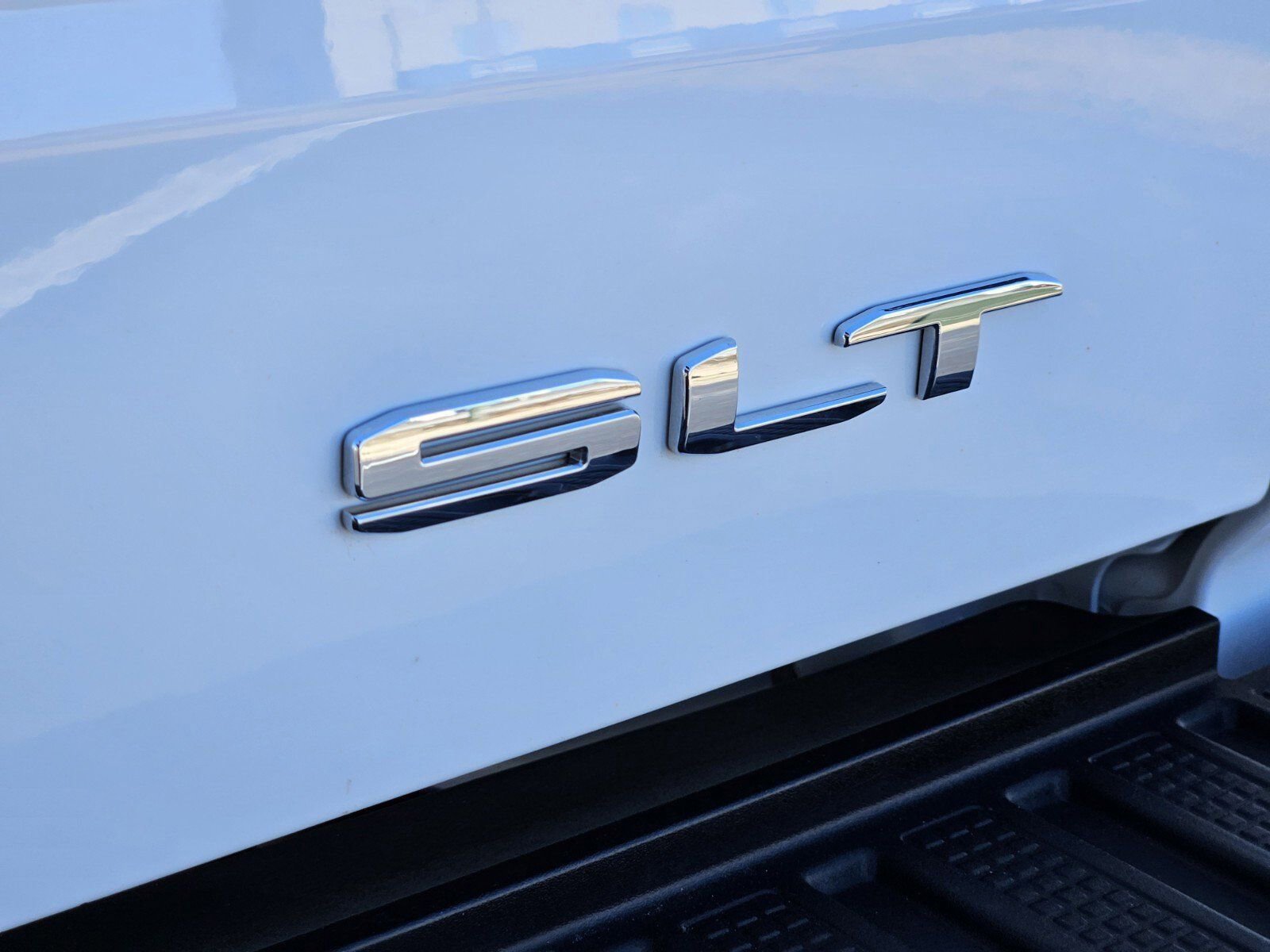 Used 2025 GMC Sierra 1500 SLT image 17