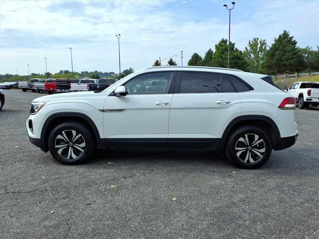 Used 2025 Volkswagen Atlas Cross Sport SE AWD/4WD image 6