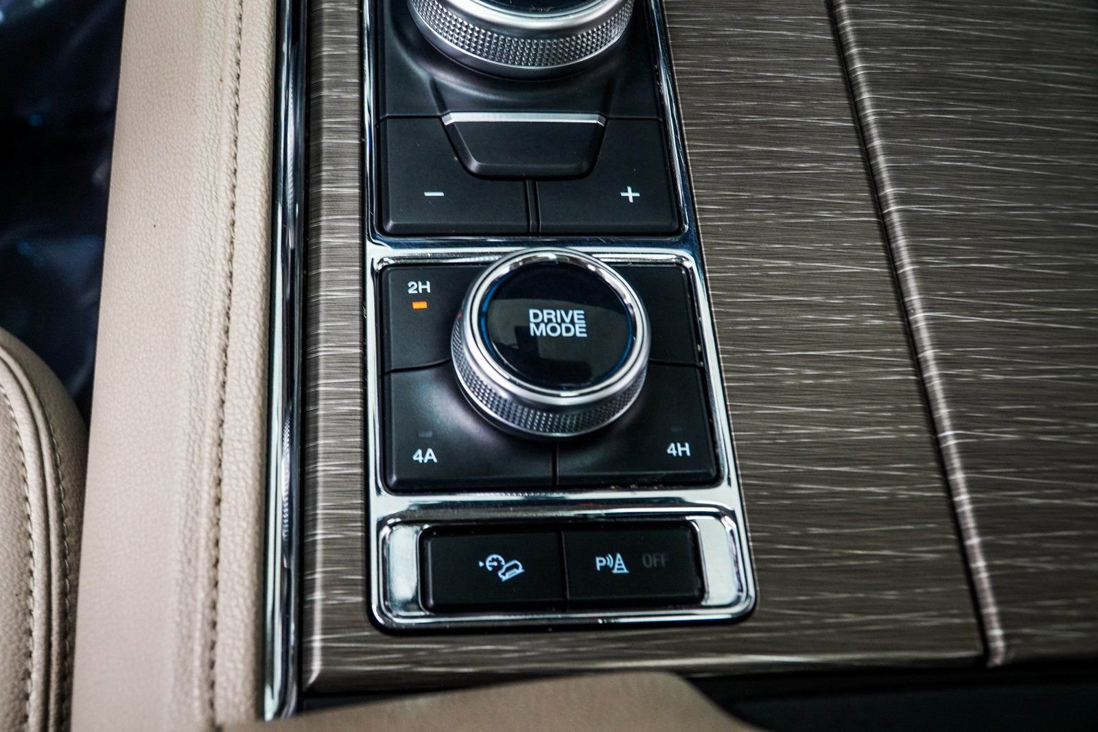 Used 2024 Ford Expedition Limited AWD/4WD image 19